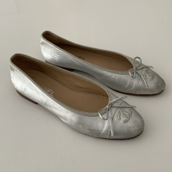 Chanel Silver Leather Ballet Flats - Picture 2 of 13